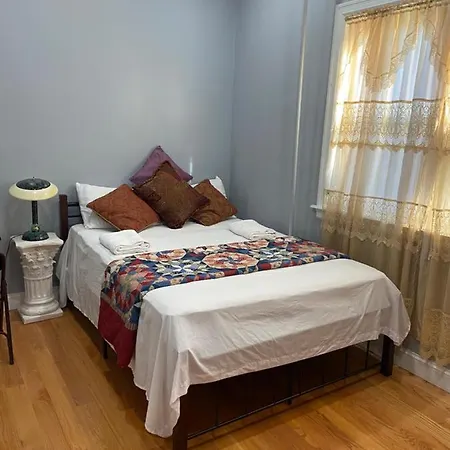 A Lovely Room In Queens